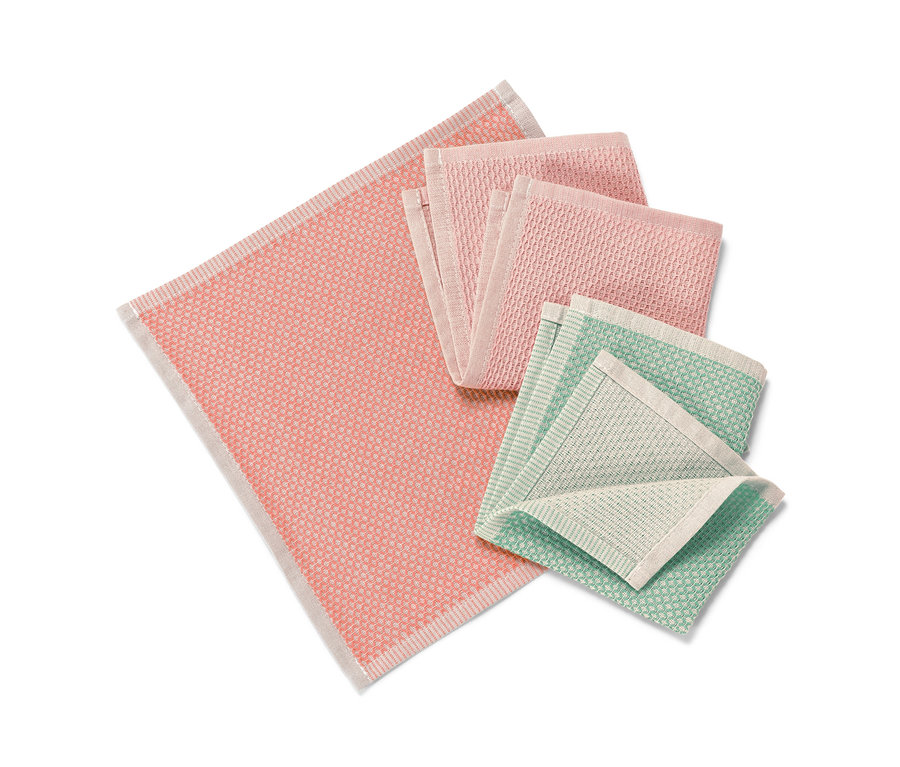 Rózsaszín és zöld 3 mosogatókendő összehajtva, fehér háttéren.