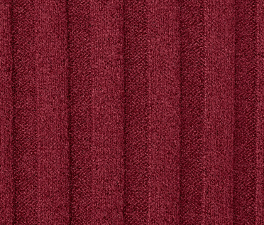 Egy bordázott kötött ruha részletének közeli képe.