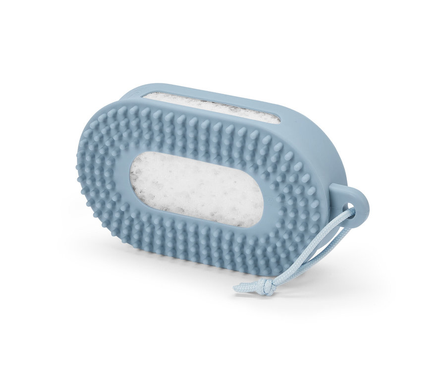 Egy kék mosdószivacs.