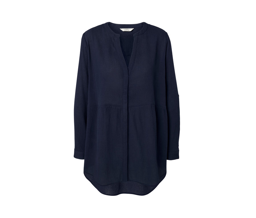 Egy sötétkék női hosszú tunikablúz.