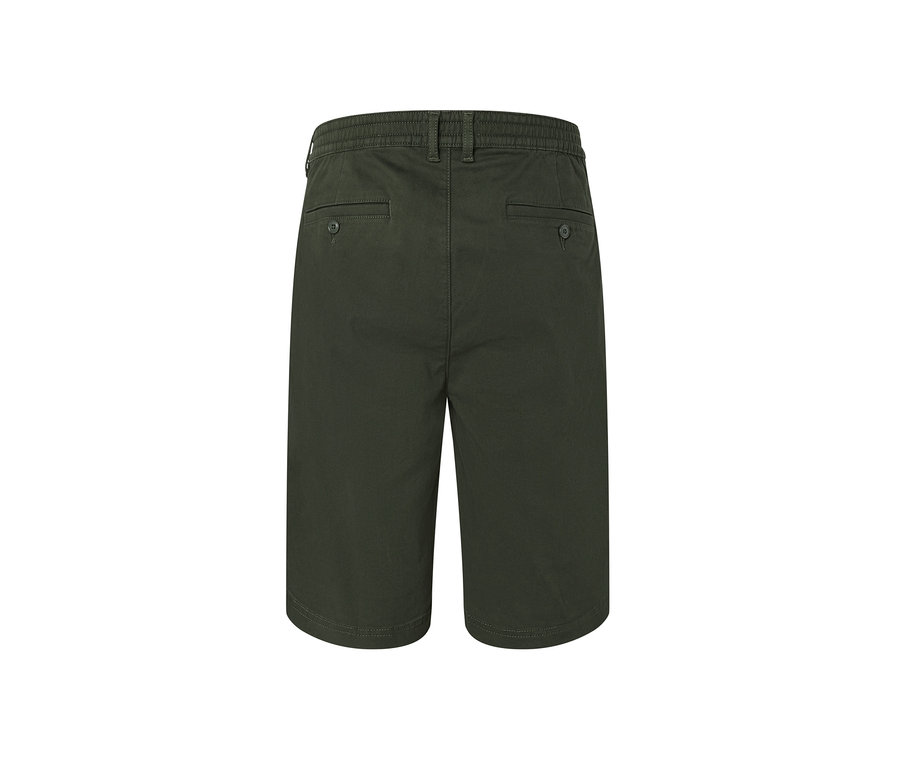 Hátulnézet egy khaki chino rövidnadrágról.