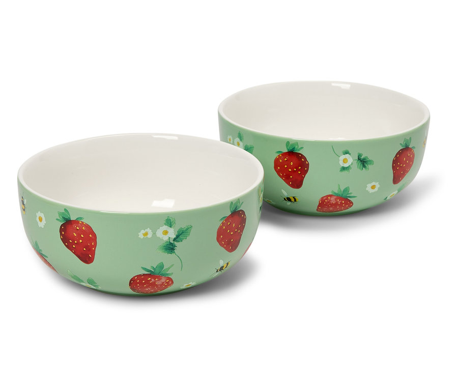 Két tál eper mintával világoszöld háttéren.