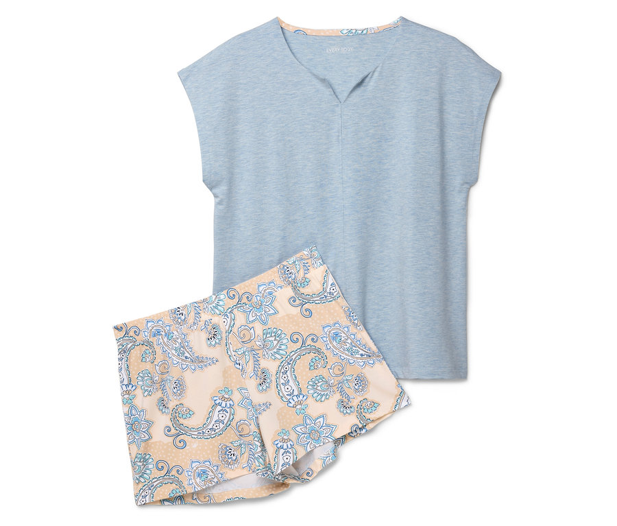 Egy világoskék pizsama felső és egy tappancsmintás rövidnadrág fekszik egy fehér háttéren.