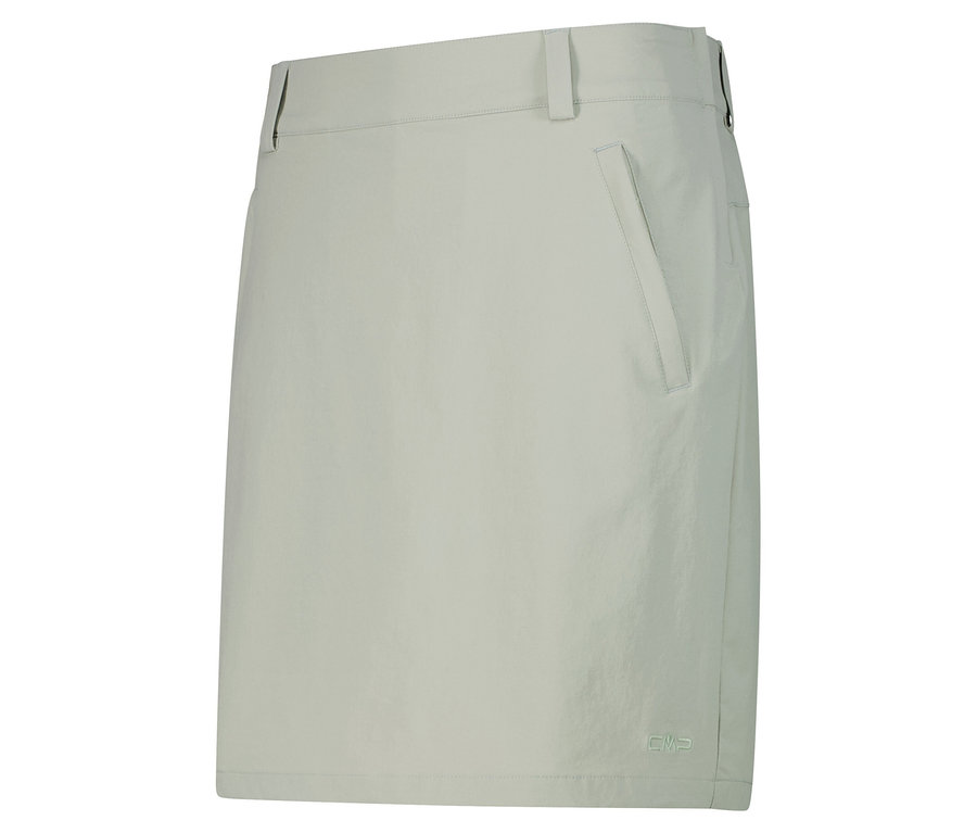 Egy világoszöld szoknya, zsebbel, fehér háttér előtt.