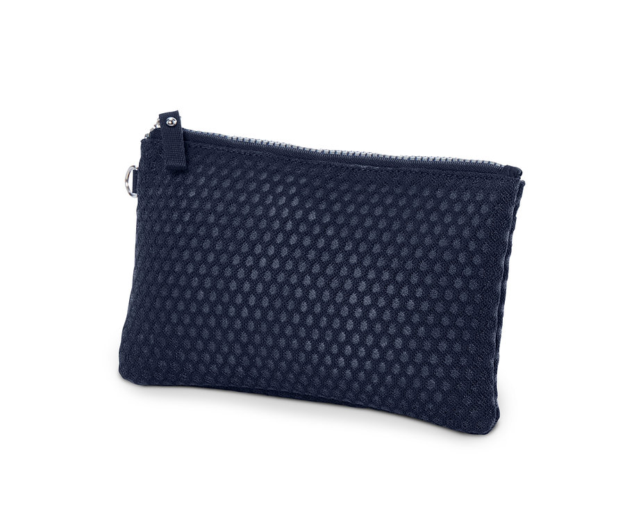 Egy sötétkék színű női táska a 2 darabos szettből, fehér háttérrel.