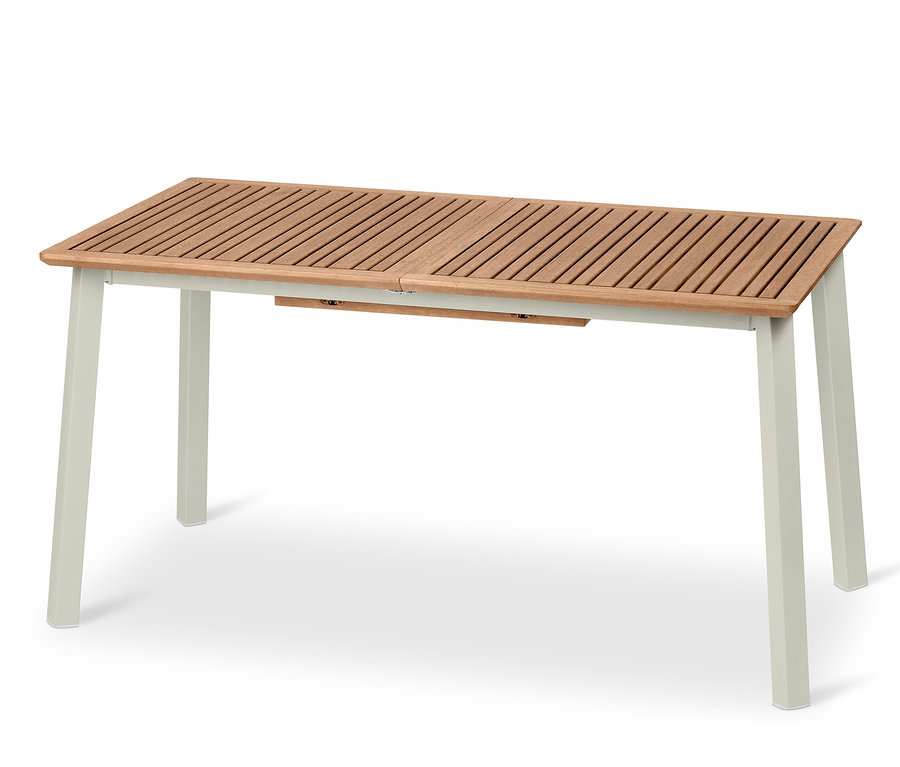 A »Liska« kihúzható asztal fa asztallappal és világos lábakkal.