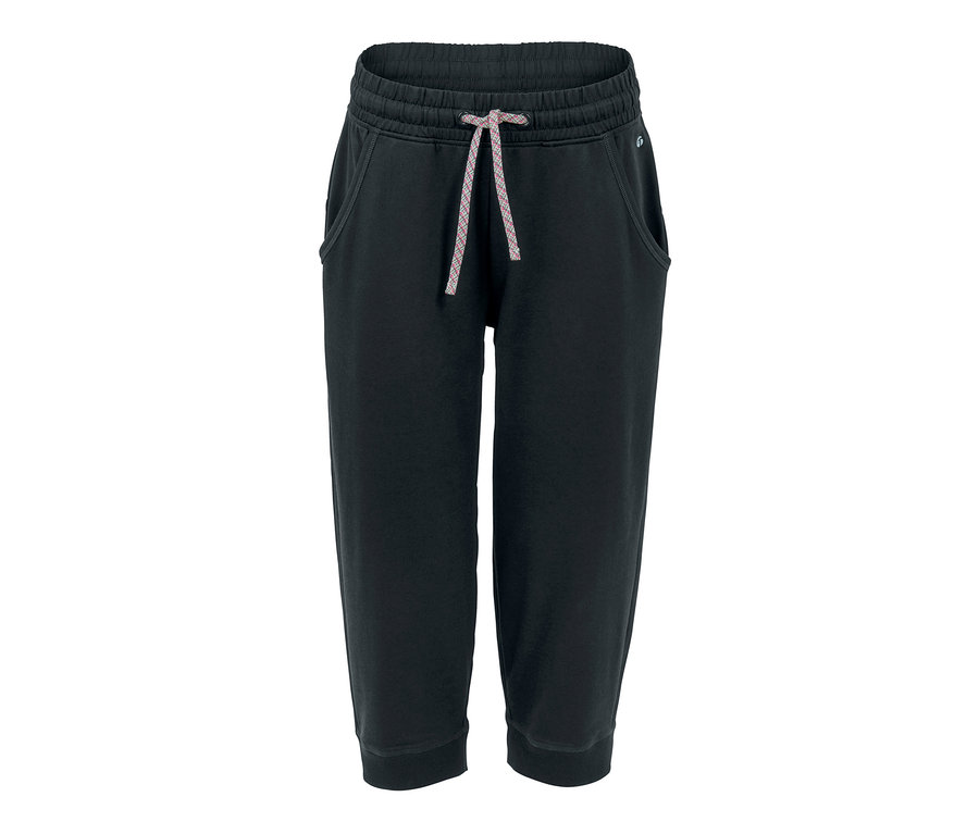 Egy fekete, 3/4-es női sportnadrág.