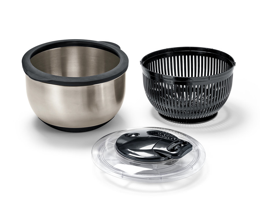 Egy nemesacél salátacentrifuga fedéllel, három részre szétszerelve.