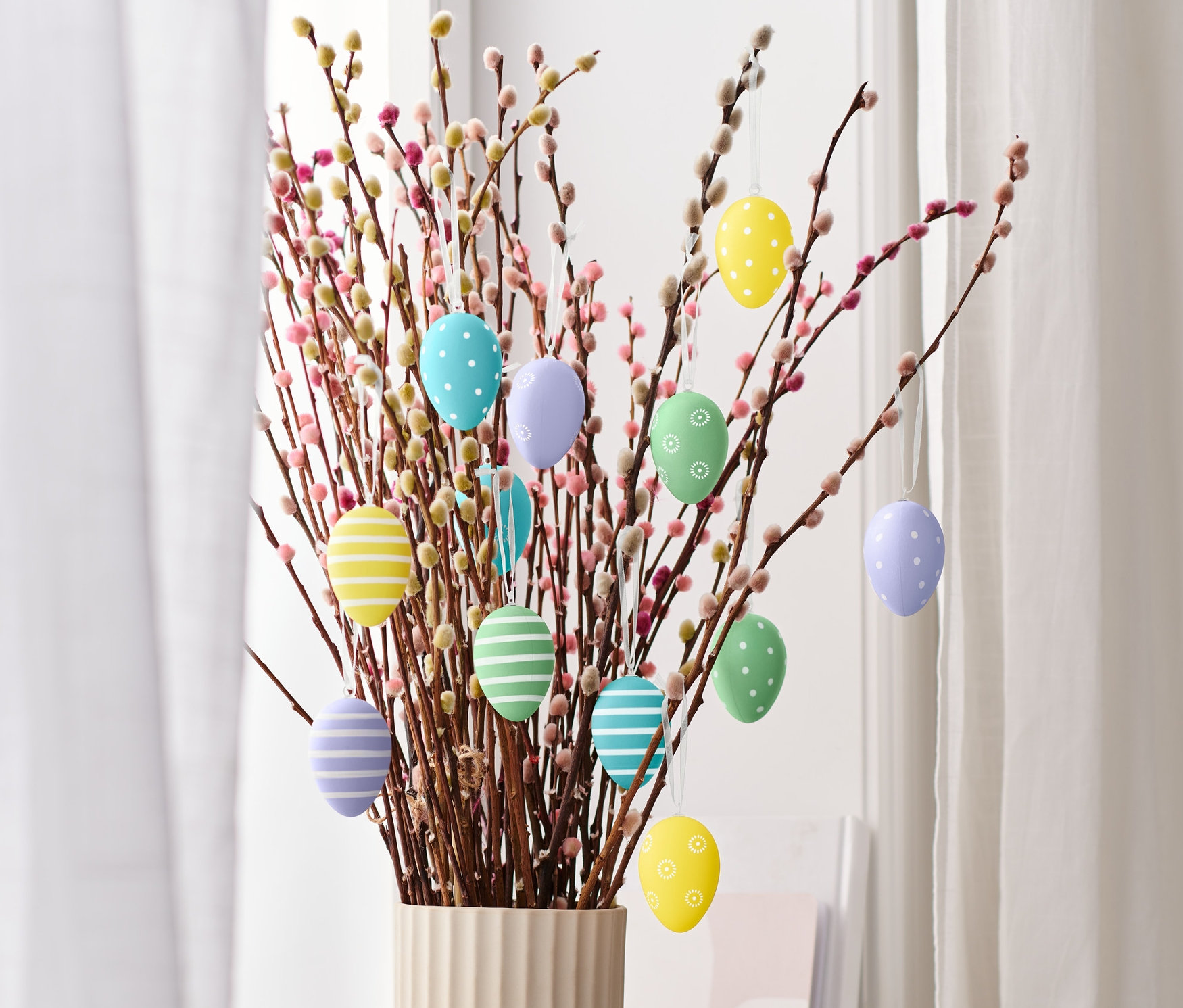 Barkavirág csokor 12 húsvéti tojással.