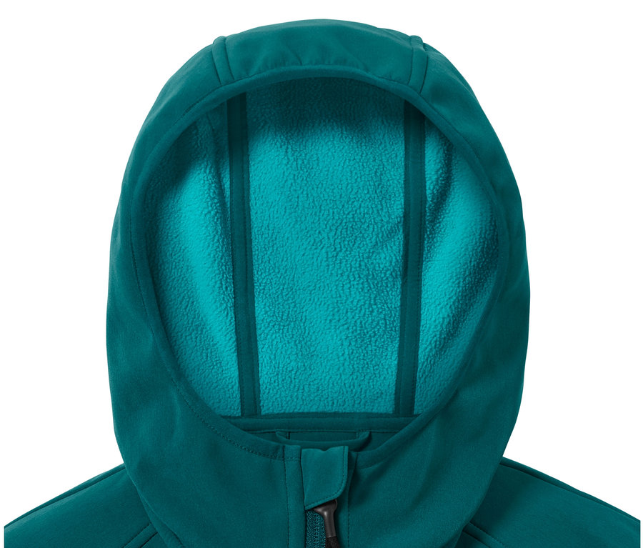 Egy softshell dzseki kapucijának részlete.