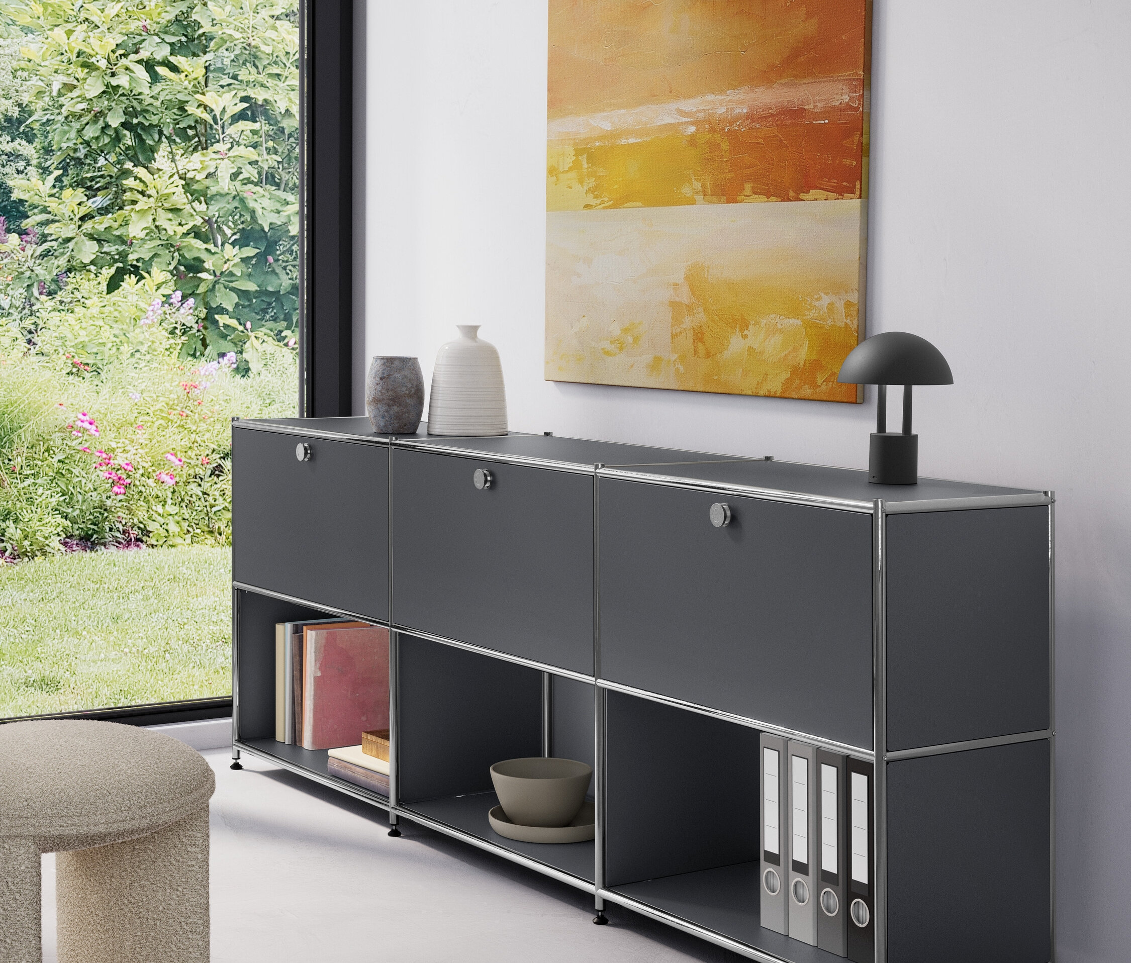 Szürke »CN3« fém komód 3 lenyíló ajtóval és kárpitozott ülőke.