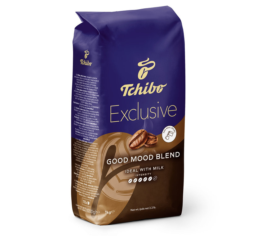 Egy csomag Tchibo Exclusive Good Mood Blend kávébab.