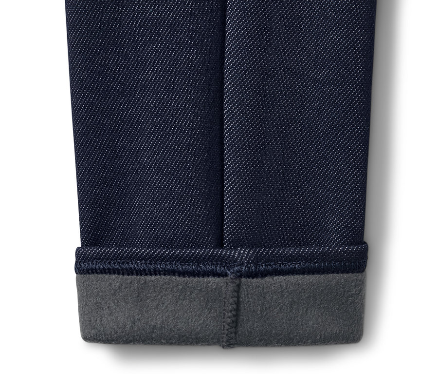 Női bélelt, farmerhatású leggings részletgazdag fotója az aljáról.