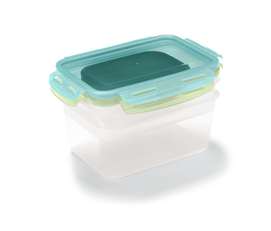 Három egymásra rakott átlátszó frissentartó doboz kékeszöld fedővel.
