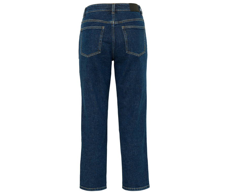 Hátulnézet egy sötétkék, egyenes szárú farmernadrágról.