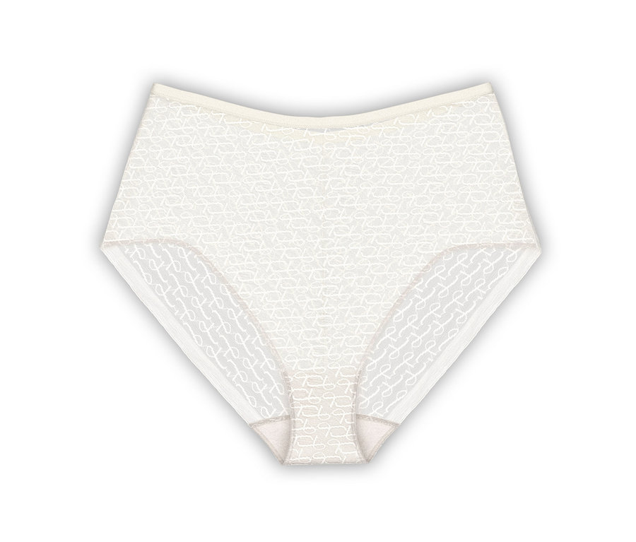 Egy fehér Triumph Signature Sheer Maxi EX alsó, világos krémszínű, fehér háttér előtt.