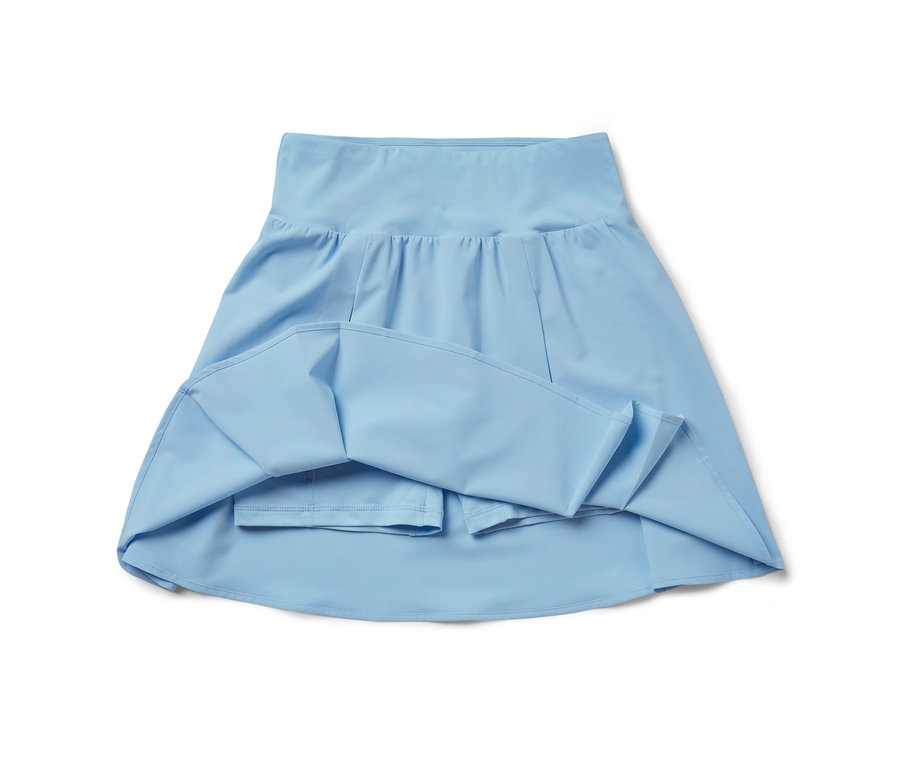 Világoskék sportszoknya.