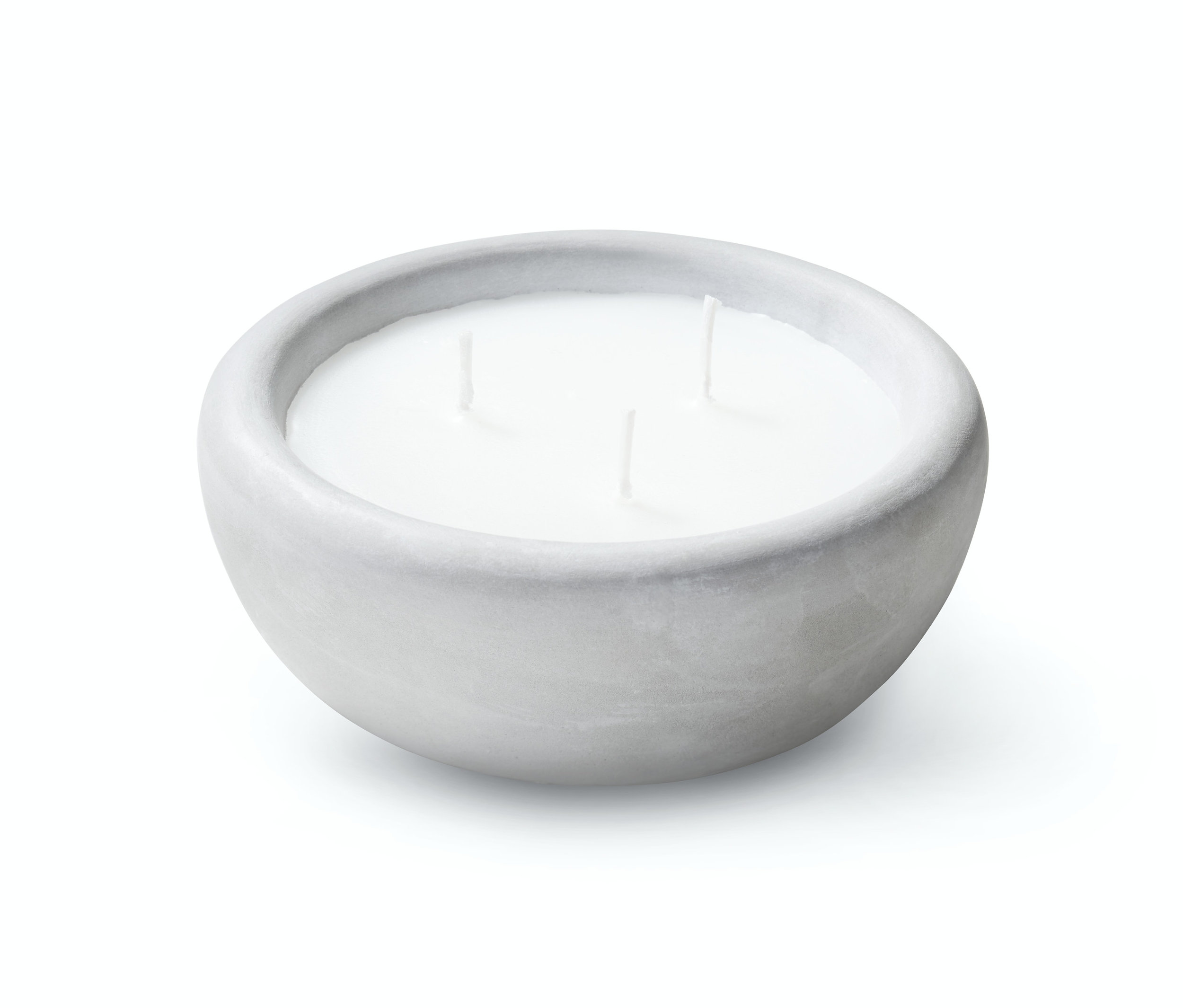 Citronella gyertya cementtálban.