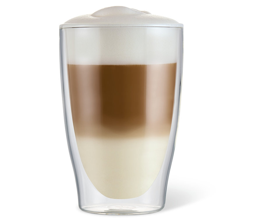 Latte macchiato egy duplafalú pohárban.