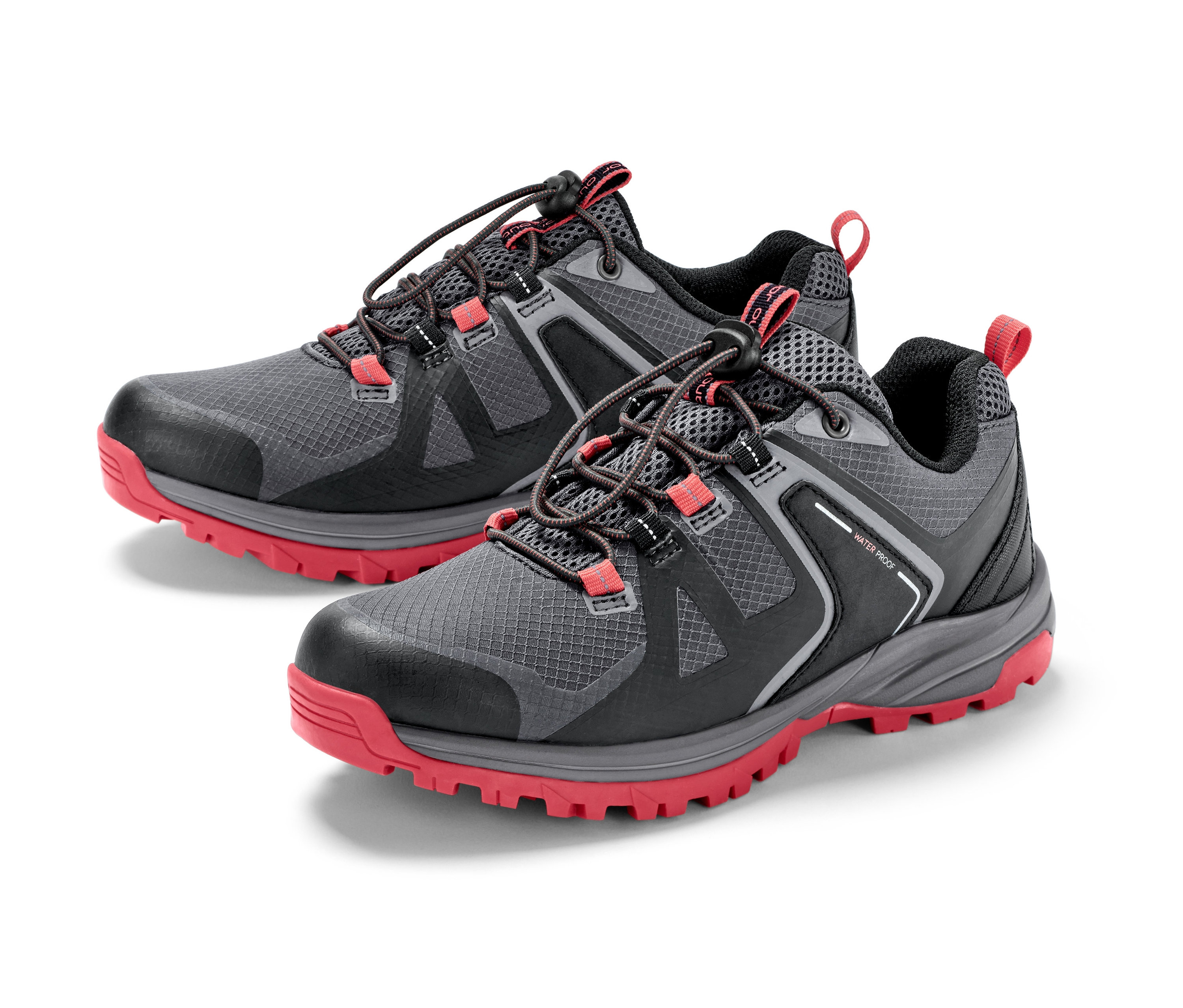 Két szürke és fekete túracipő piros talppal.