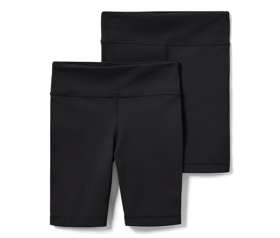 Két fekete lány sport rövidnadrág.