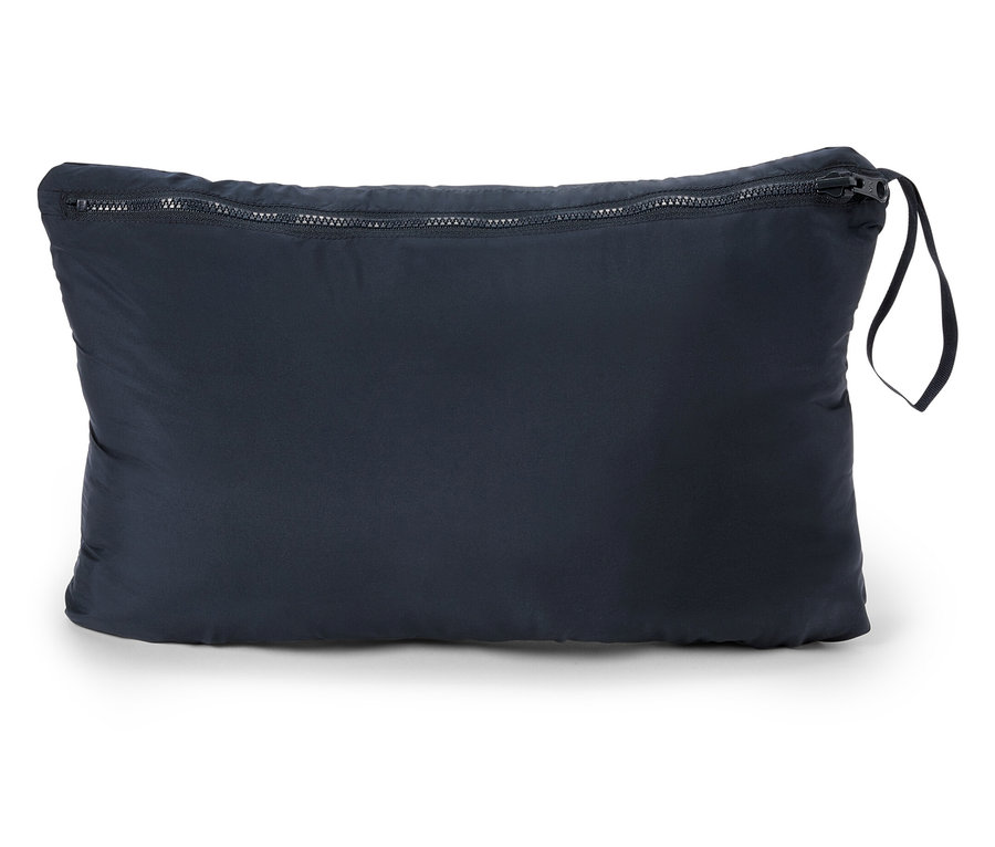 Sötétkék huzat cipzárral és hurokkal.