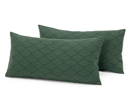 Két téglalap alakú párna geometrikus mintával, zöld árnyalatokban.