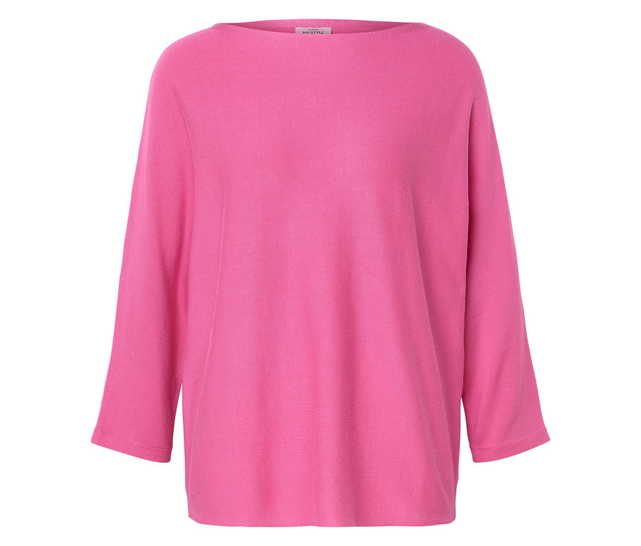 Egy rózsaszín, csónaknyakú, háromnegyedes ujjú pulóver közeli képe.