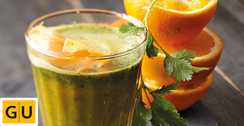 Smoothie naranccsal, sárgarépával és korianderzölddel