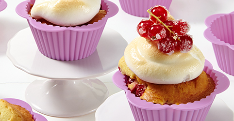 Ribizlis muffin habcsók koronával