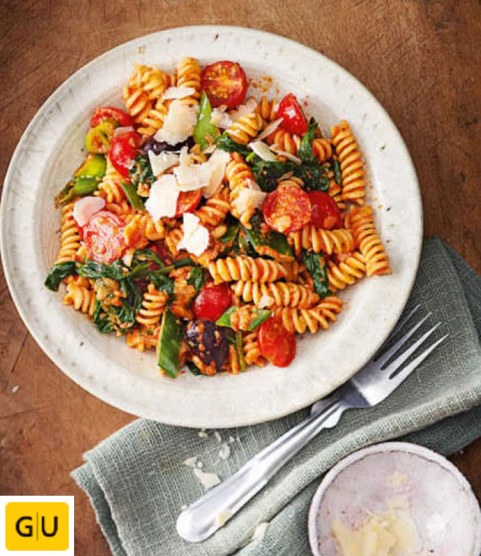 Spenótos fusilli paprikamártással